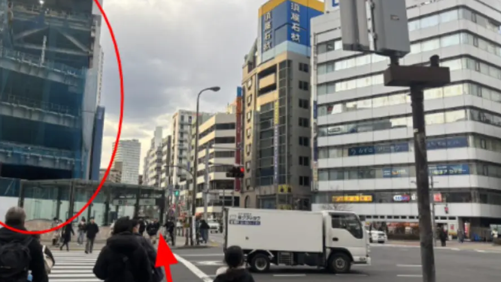 工事中の大きなビル