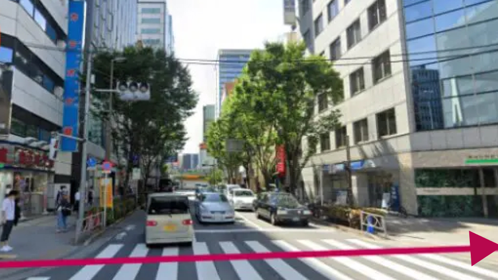 直進すると階段があるので