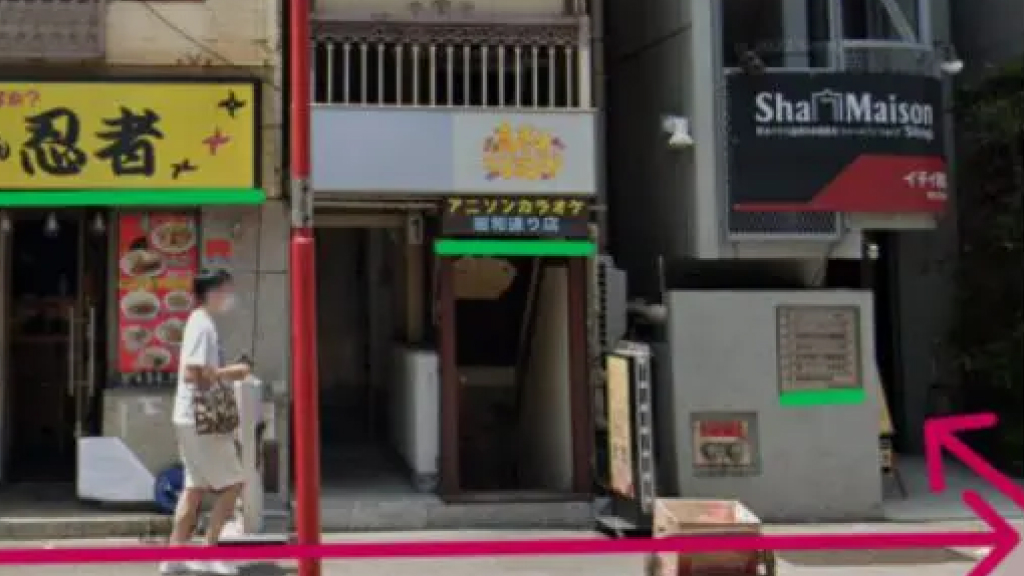 右前方に大きな交差点